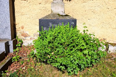 Současný žalostný stav hrobu